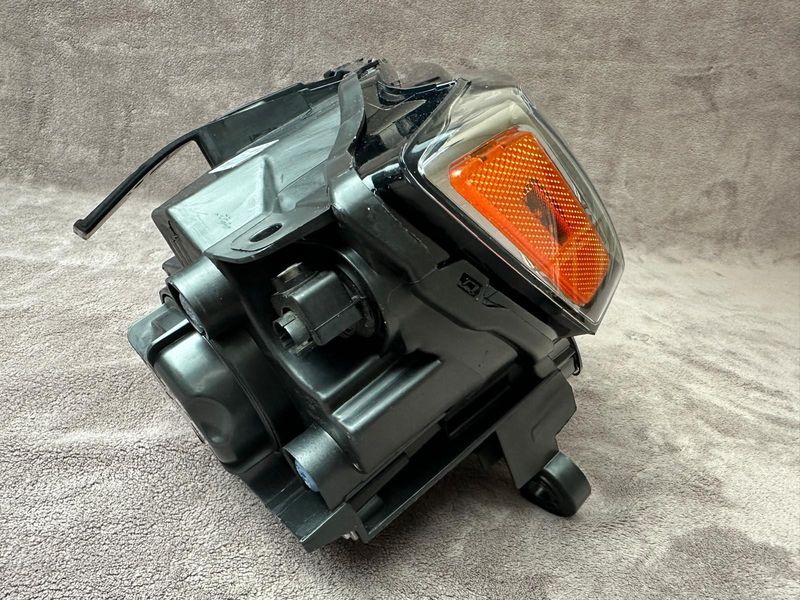 2014-2022 Jeep Grand Cherokee (WK2) XENON 90089565 RIGHT