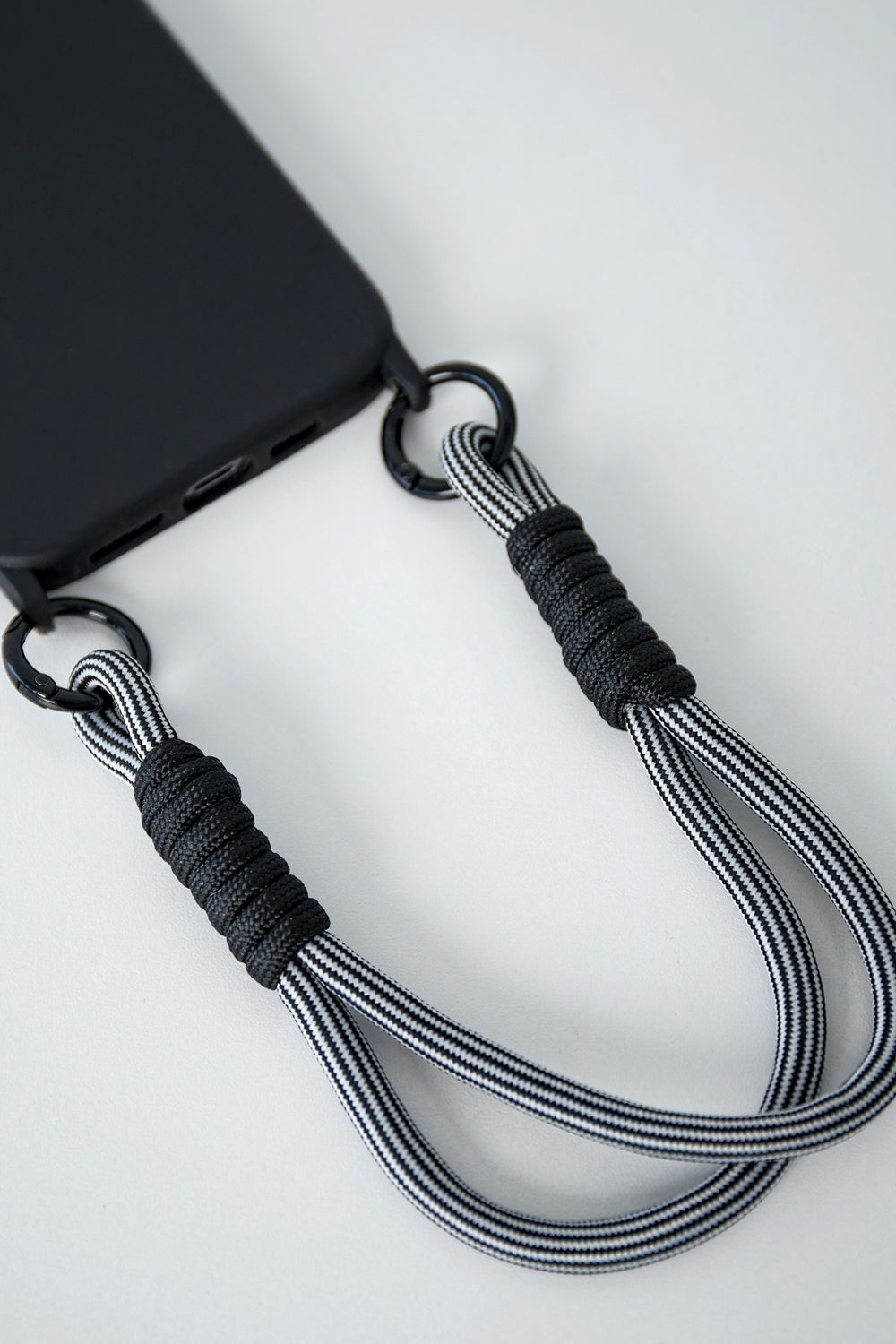 Phone cord with print - black &amp; white