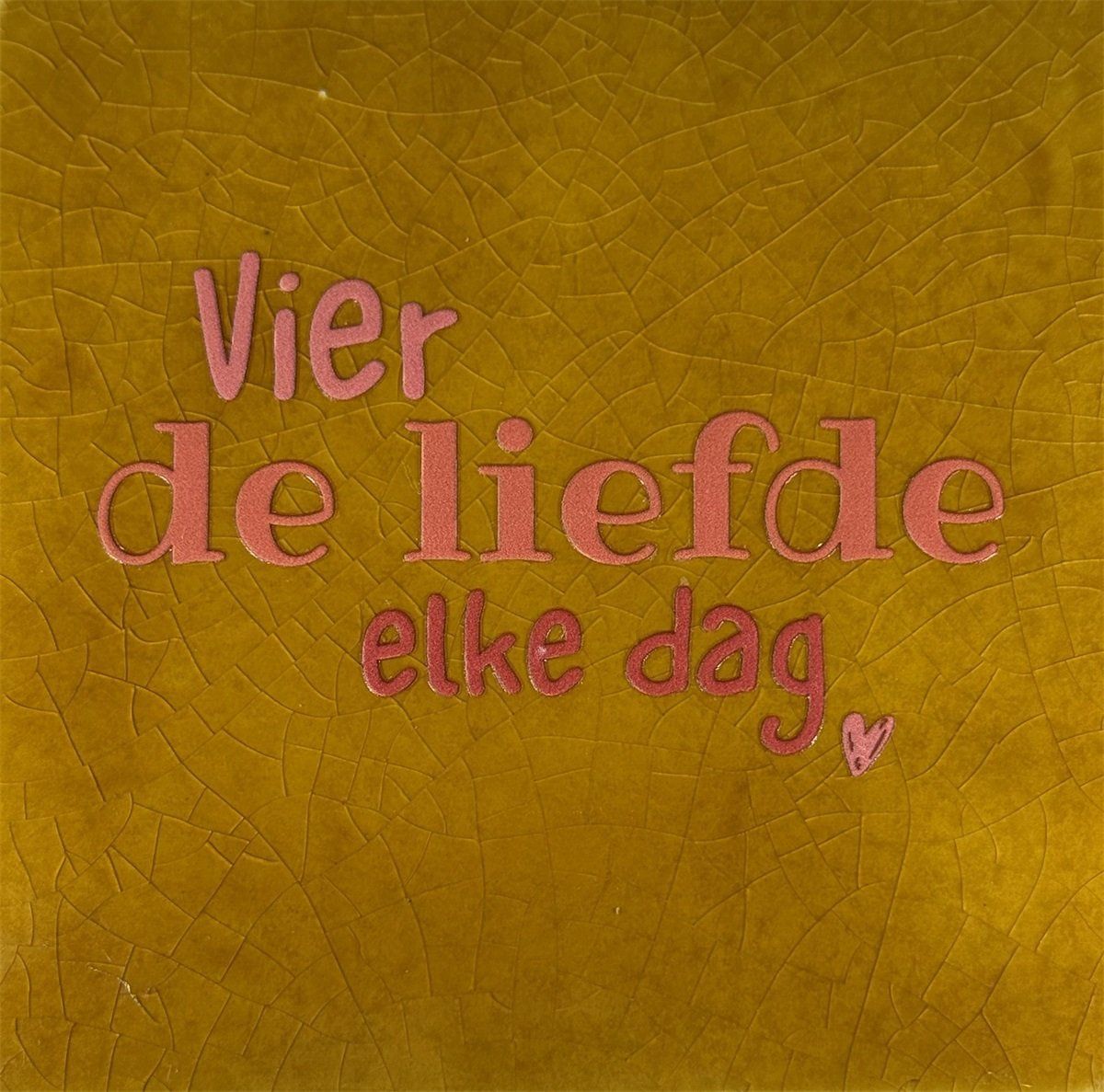 Tegeltje - Vier de liefde... - Oker/oranje