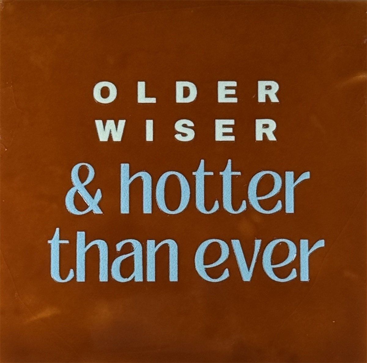 Tegeltje - Older wiser &amp; hotter than ever - Terra/blauw