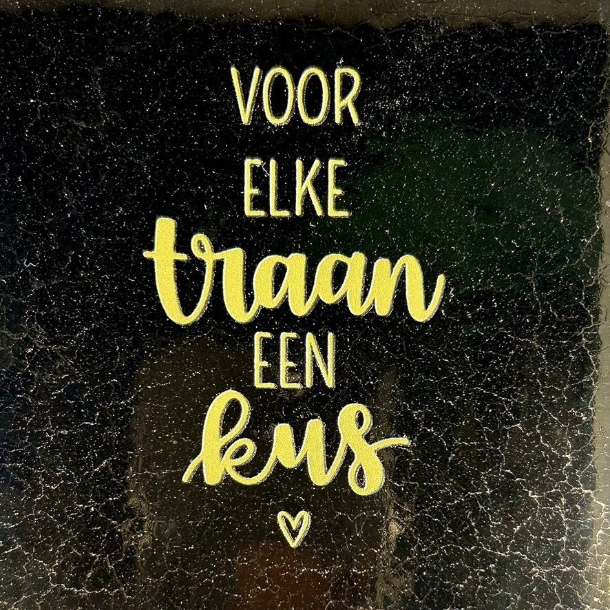 Tegeltje - Voor elke traan een kus - Goud