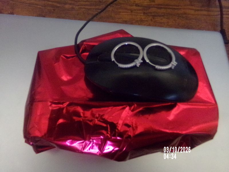 Diamond like earrings - New