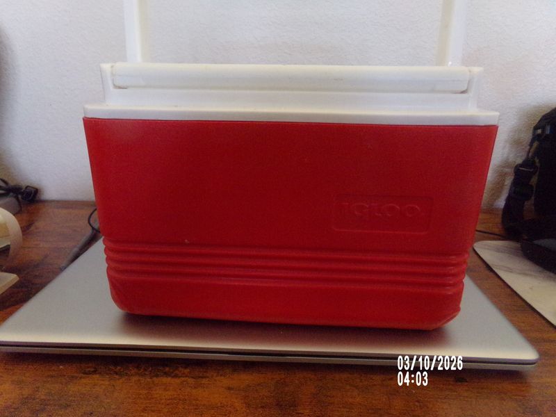Igloo-Cooler Used Red