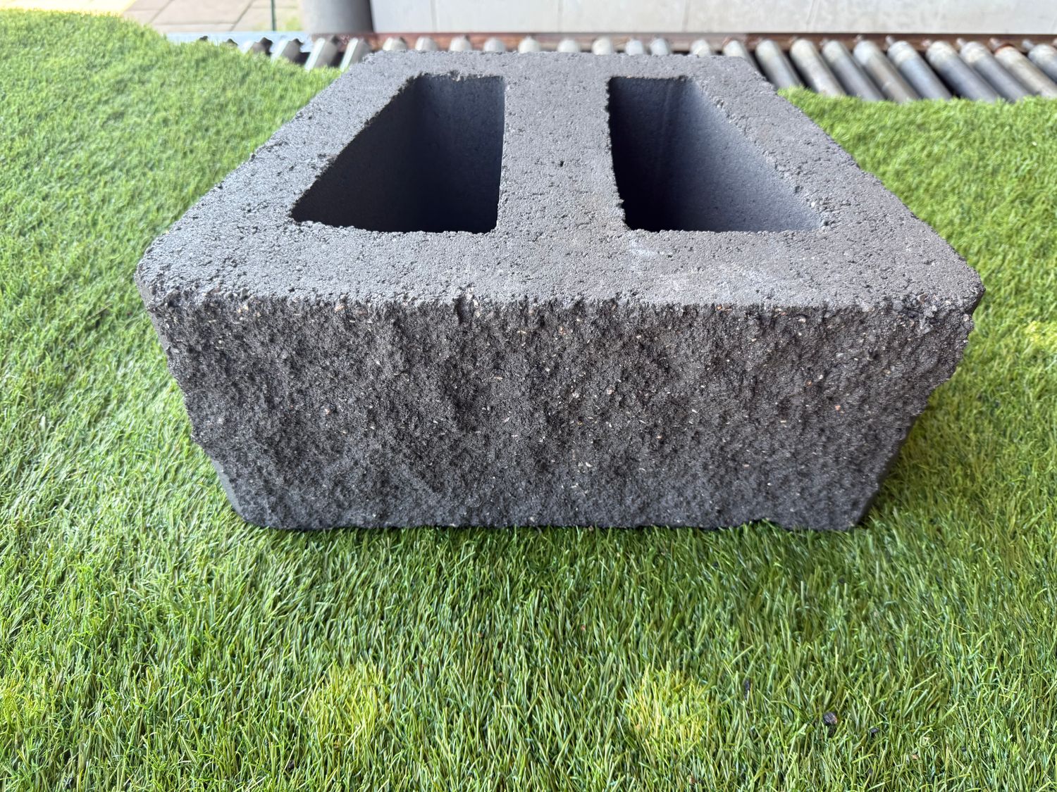 CROC BLOCS / LARGE RETAING WALL BLOCK