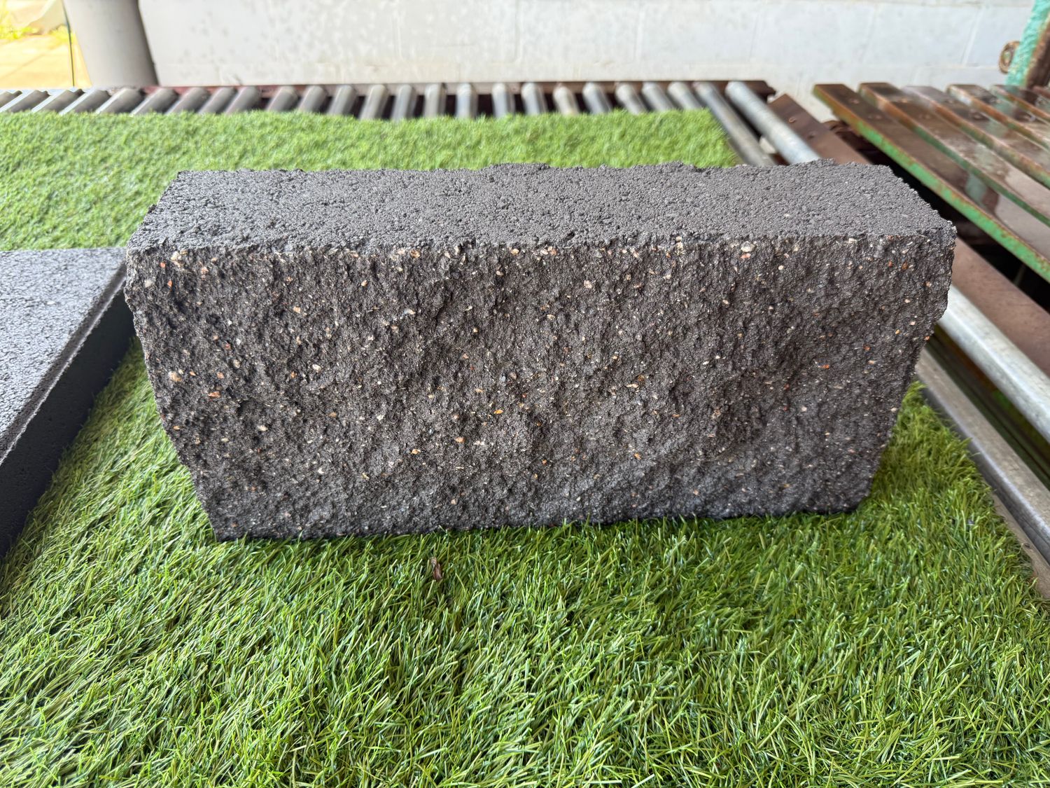 100 series solid split face