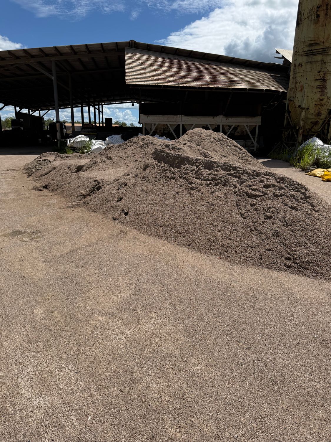 CRACKER DUST PER TONNE