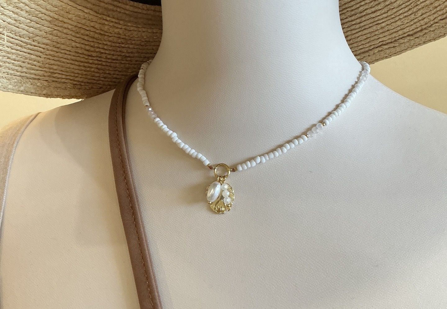 16" Necklace|Gold| Leaf Charm|N12167