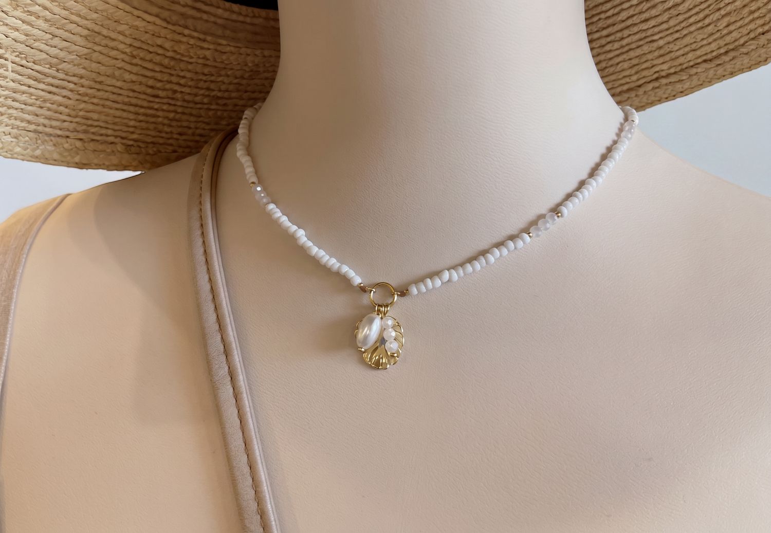 16" Necklace|Gold| Leaf Charm|N12167