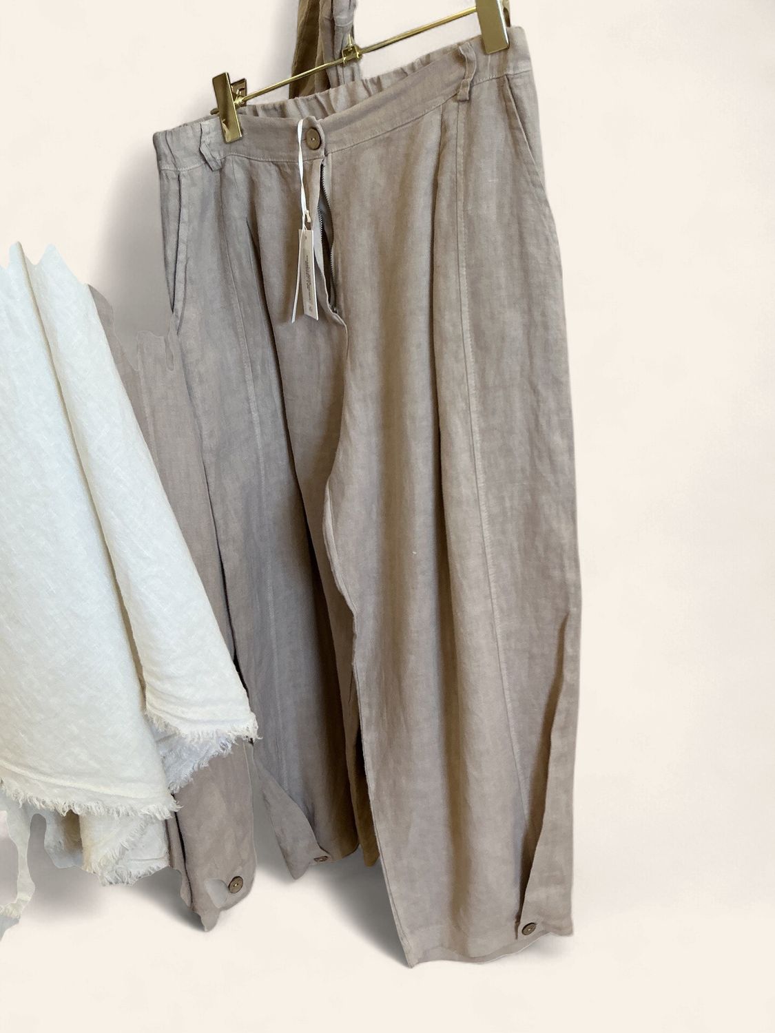 Pleated Linen Pants w/ button Hem