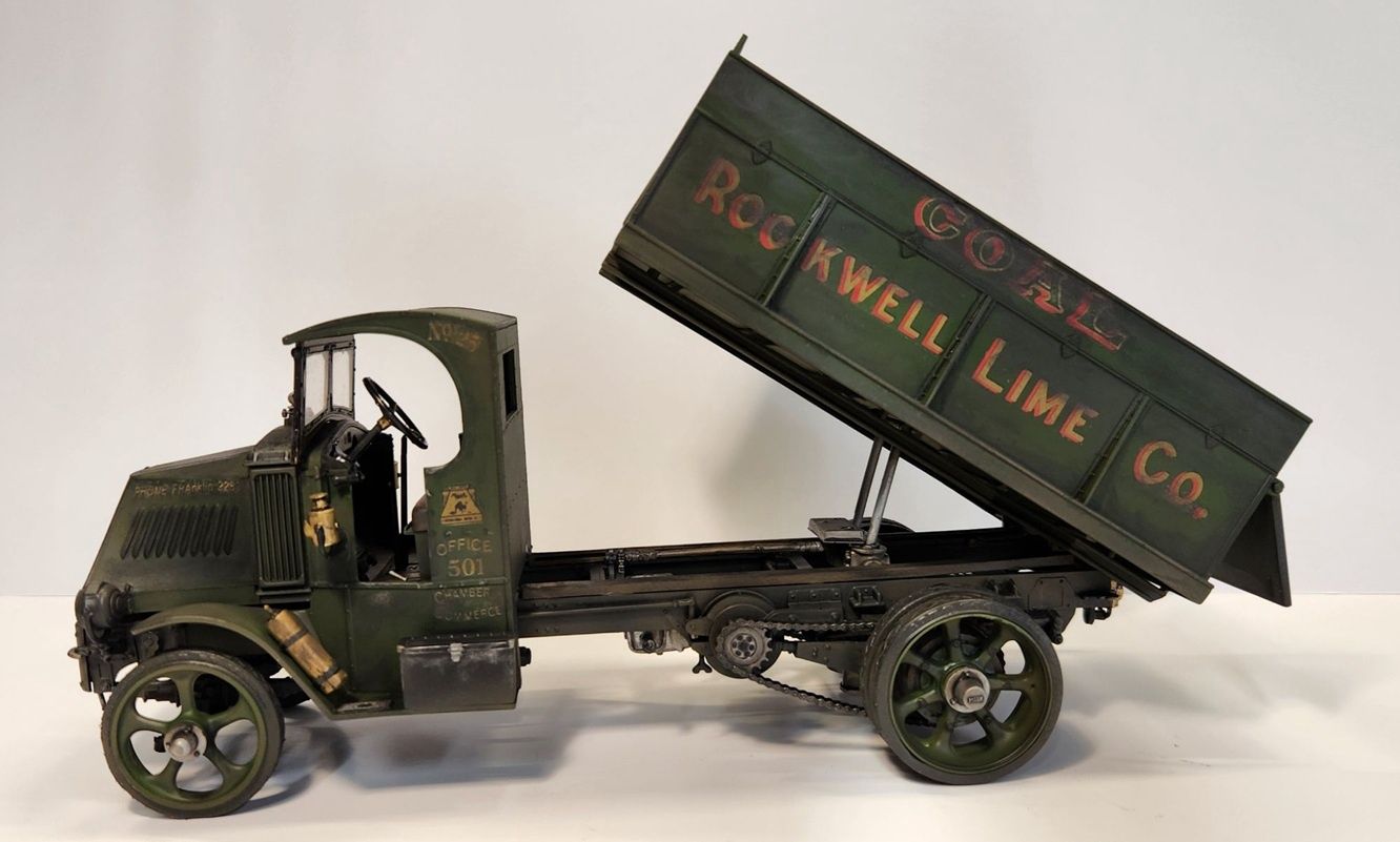 1/24 1926 MACK BULLDOG DUMP TRUCK
