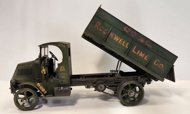 1/24 1926 MACK BULLDOG DUMP TRUCK