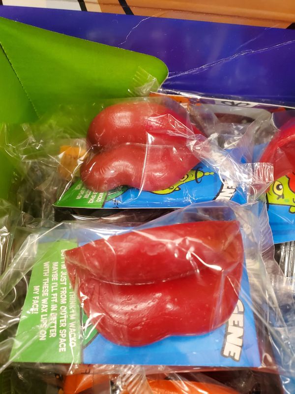 WACK-O-WAX LIPS RED