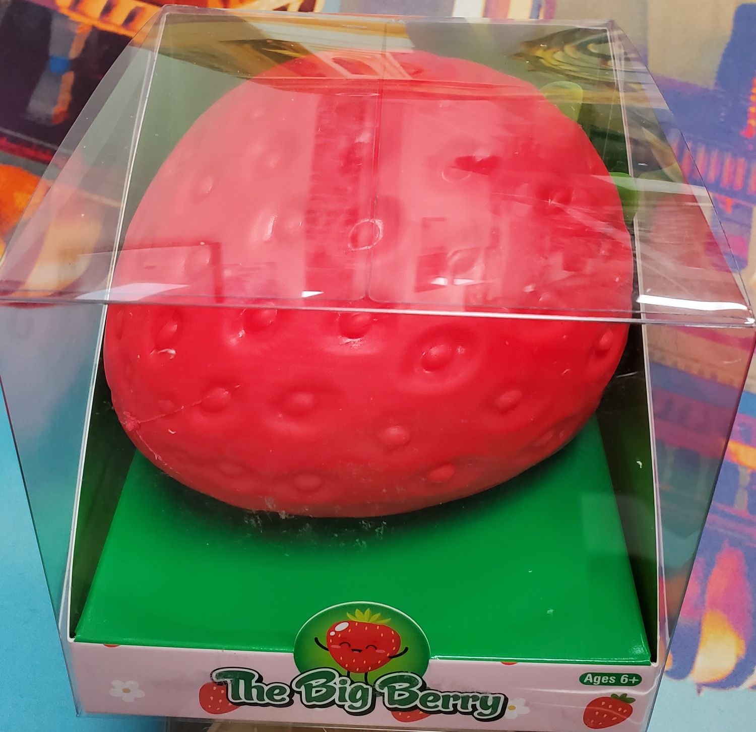 THE BIG BERRY STRAWBERRY SQUISH