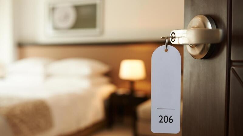 Prevención de riesgos frente a la exposición al COVID-19 en el entorno laboral del sector hoteles