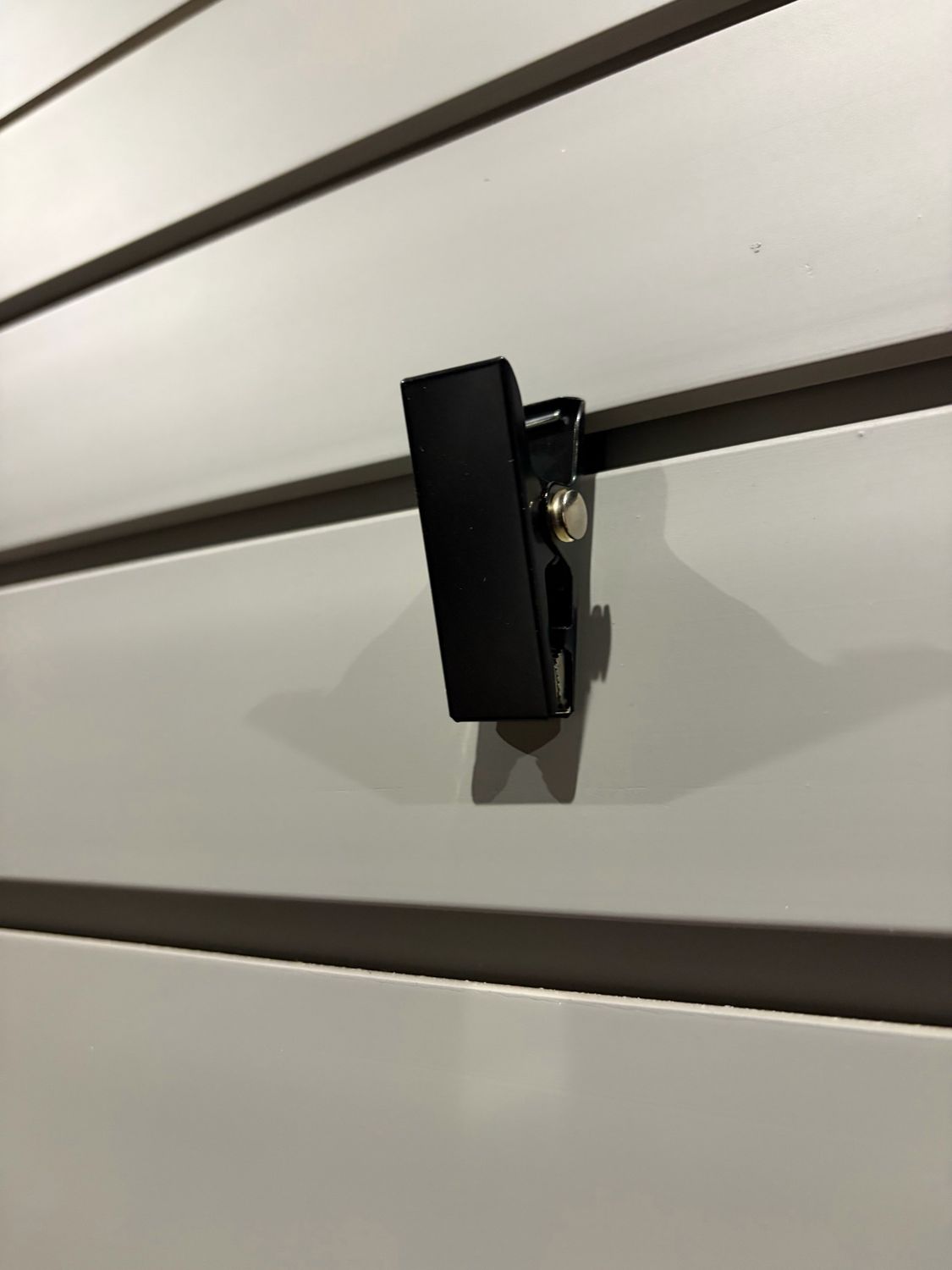 StoreWALL Black Clip