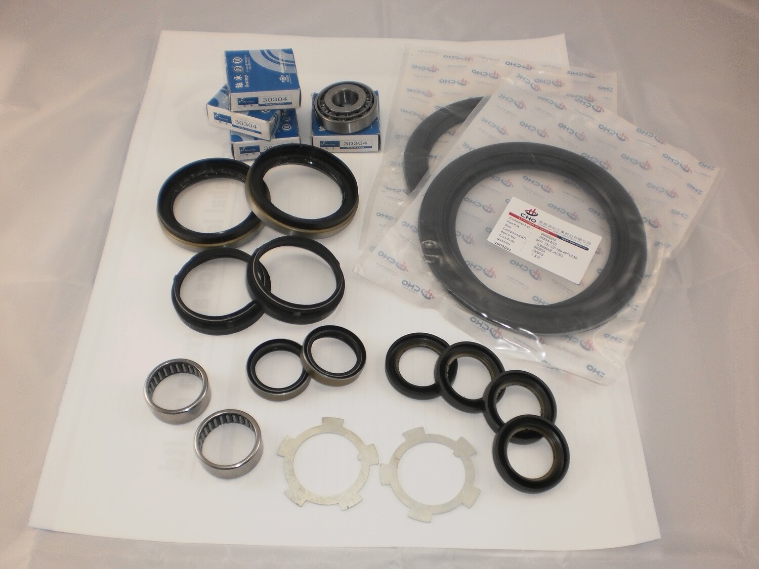 SWIVEL HUB KIT NISSAN PATROL GU WITH JAPANESE KING PIN ROLLER BEARING(INC.OIL SEAL) AND CHINESE NEEDLE ROLLER BEARING-INCLUDES EXTREME SEALS