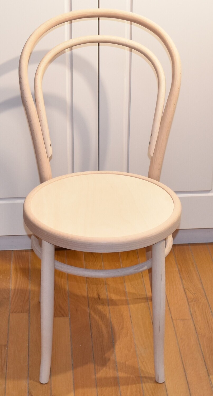 Chaise en hêtre brut numéro 32