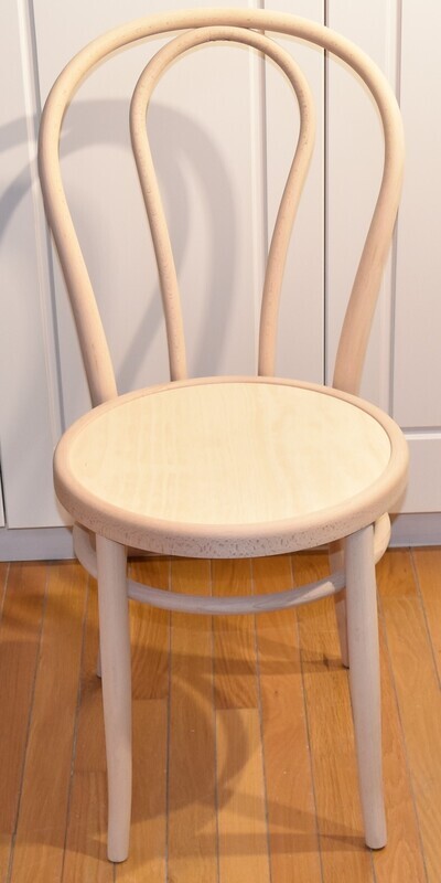 Chaise en hêtre brut numéro 22