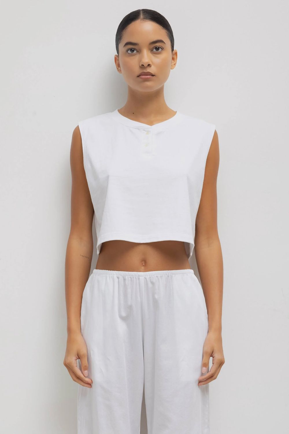 MARGO SLEEVELESS HENLEY