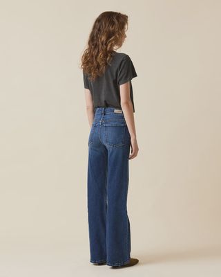 BABY BOOTCUT - MID-HIGH RISE