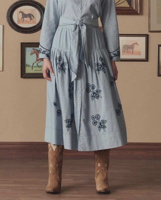 THE CHAMBRAY EMBROIDERED HIGHLAND SKIRT