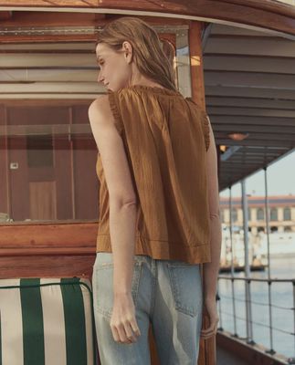 THE VIGNETTE TOP