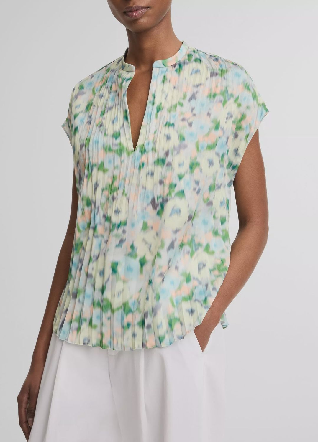 PAINTED GARDEN PLEATED CAP SLEEVE TOP