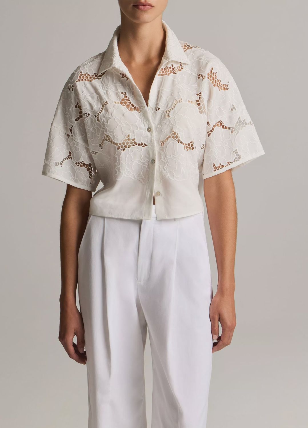 LACE CROPPED SHORT-SLEEVE SHIRT