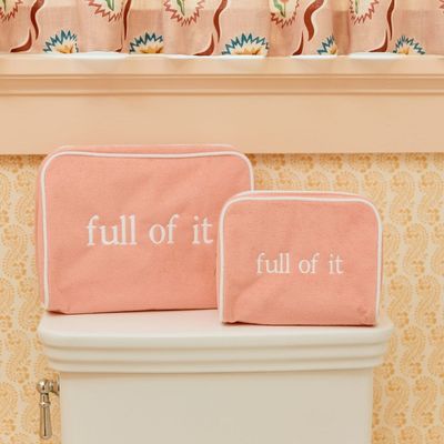 SIGNATURE TOILETRY BAG