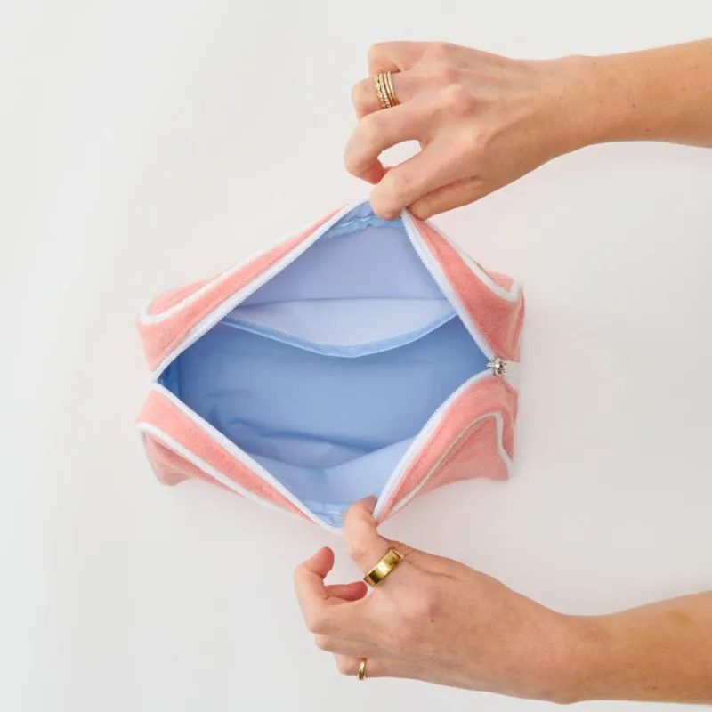 SIGNATURE TOILETRY BAG