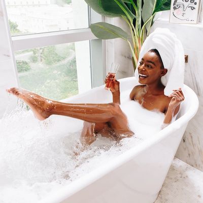 SIGNATURE BATH TOWEL