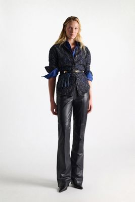 POWERFUL LACE BLOUSE