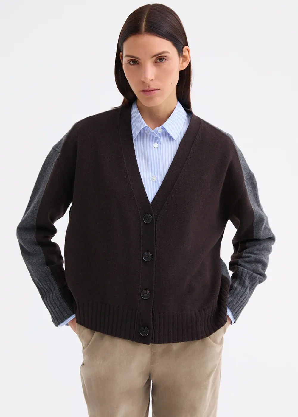 TWO-TONE CARDIGAN IN WOOL-CASHMERE BLEND
