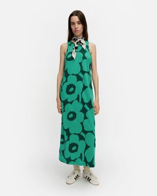 ERILAINEN UNIKKO DRESS