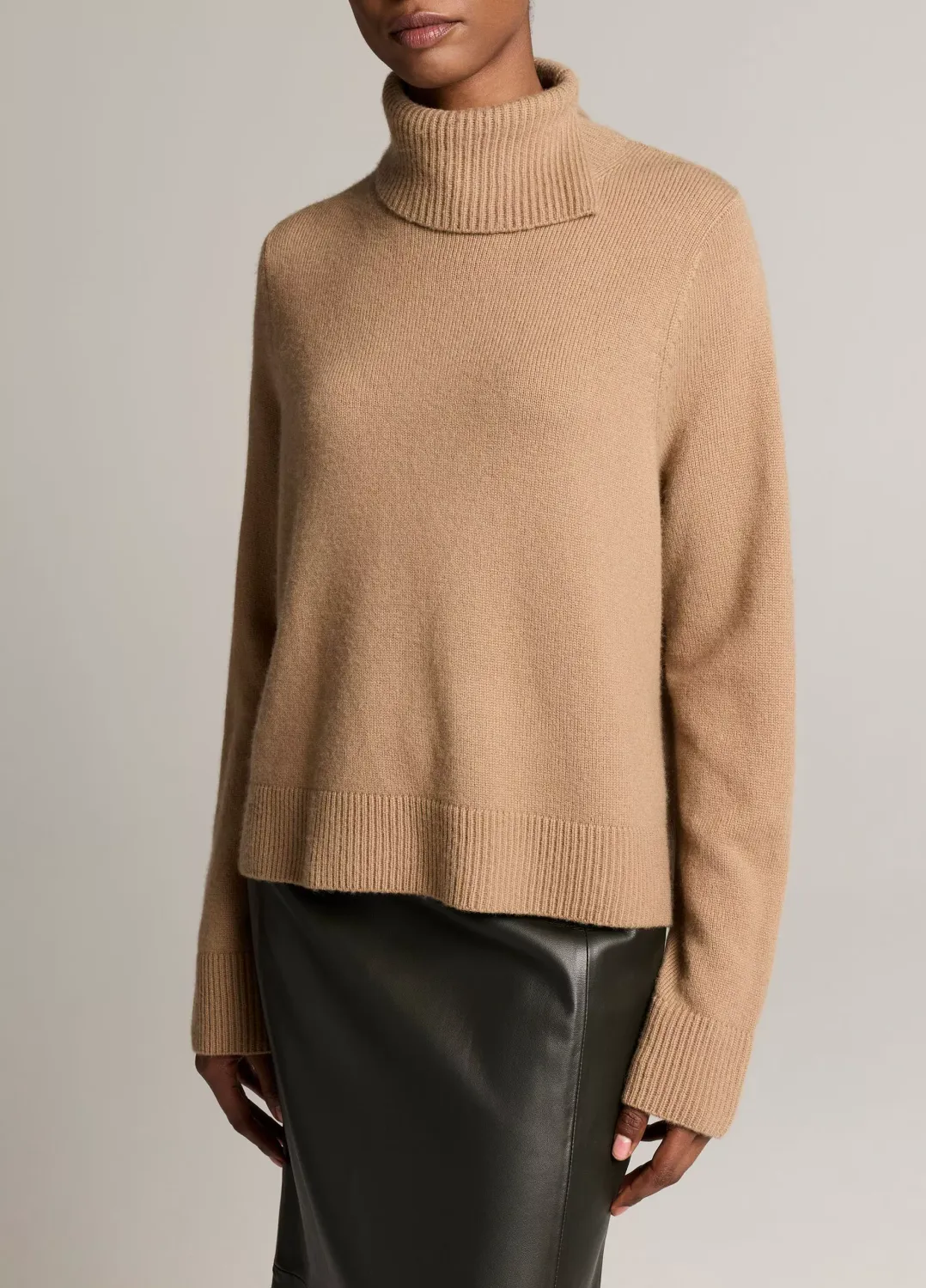 WOOL-CASHMERE SIDE-SLIT TURTLENECK SWEATER