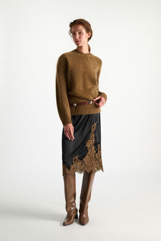 SHINY STATEMENT SKIRT