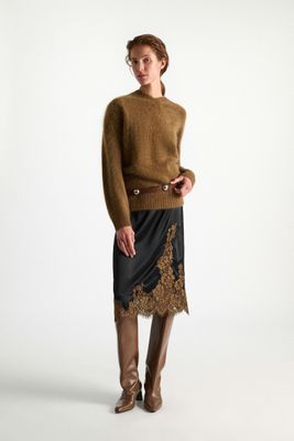SHINY STATEMENT SKIRT