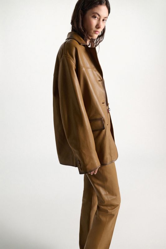 SLEEK STATEMENT JACKET