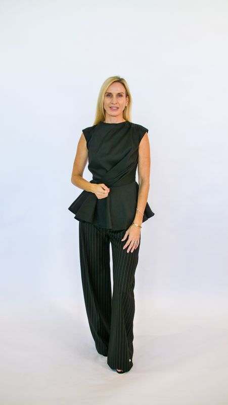 DRAPED CAP SLEEVE FLOUNCE TOP