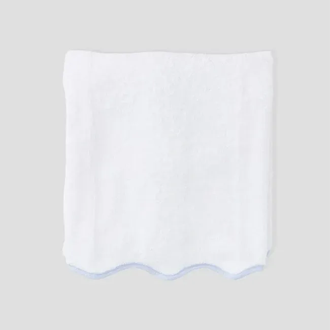 SCALLOP BATH TOWEL, Color: LIGHT BLUE ON WHITE