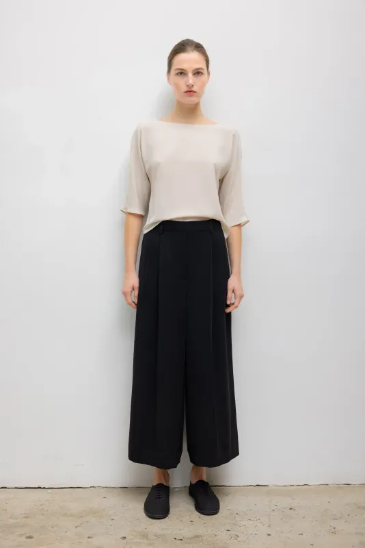 ARI SHORT SLEEVE DOLMAN TOP