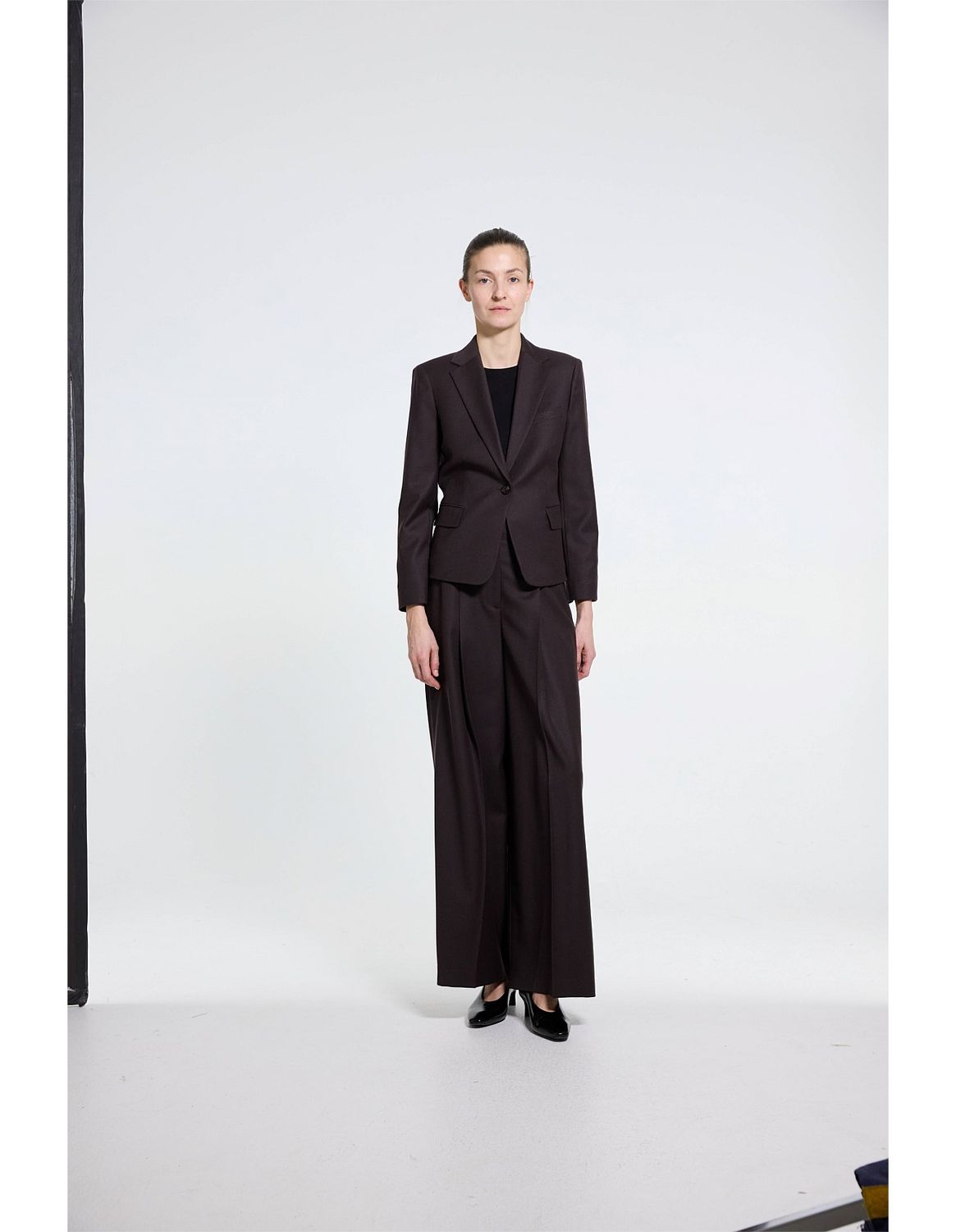 SINGLE BUTTON SLIM BLAZER