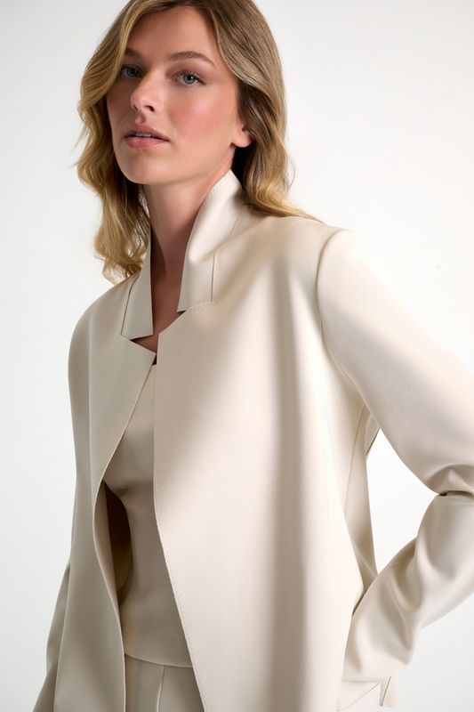 SOPHISTICATED OPEN-FRONT JACKET