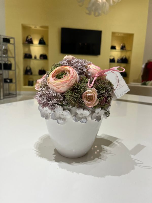 5" SEDUM &amp; RANUNCULUS IN VIETRI VESSEL