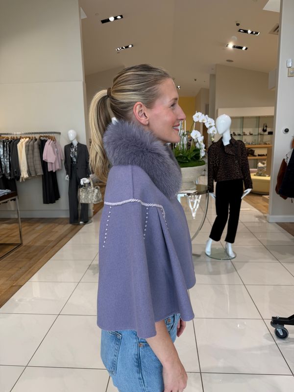 SHORT EMBROIDERED CAPLET WITH FOX COLLAR
