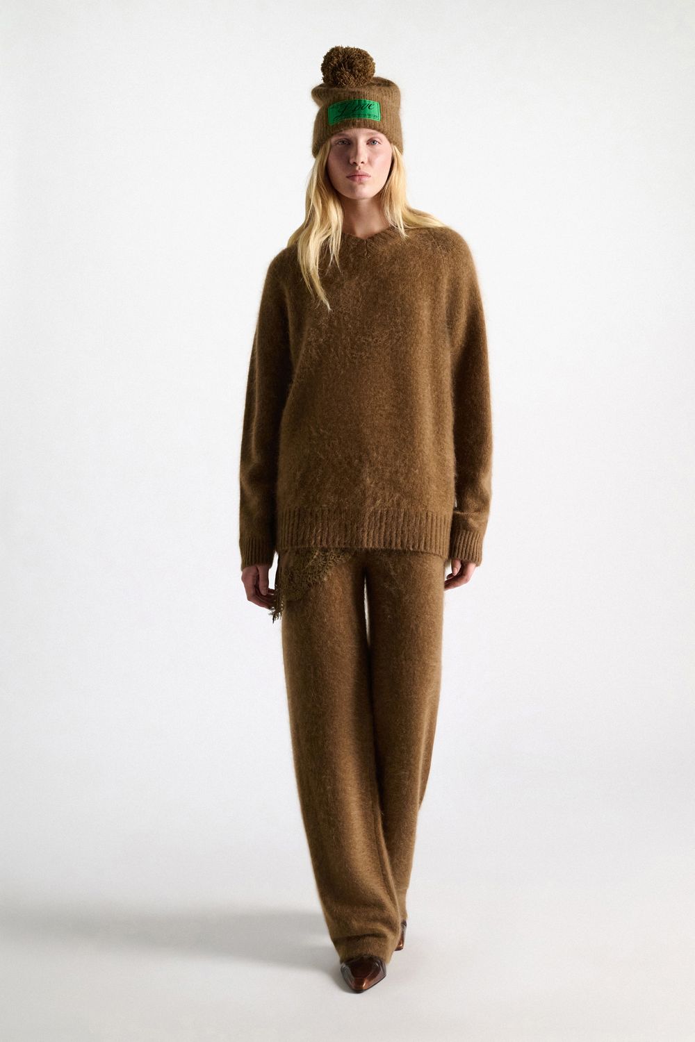 FLUFFY STATEMENTS PULLOVER 610803