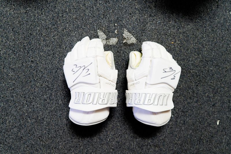 #7 UENS GAME USED &amp; SIGNED Ghost Panthers Gloves