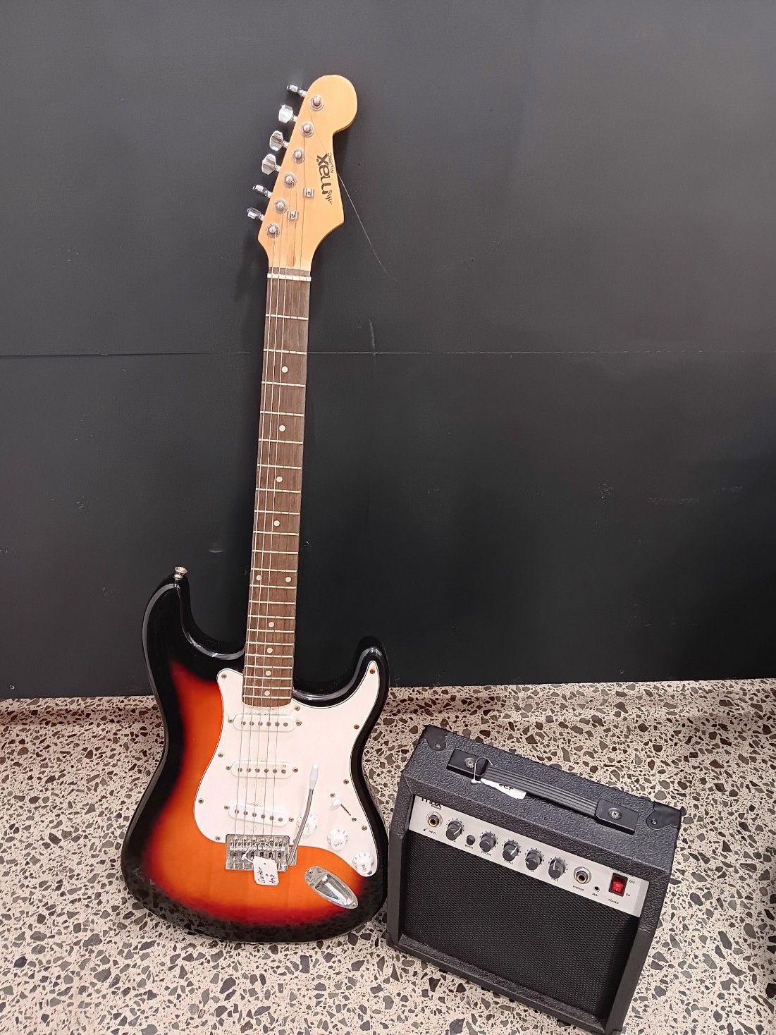 Base Guitar + Amp