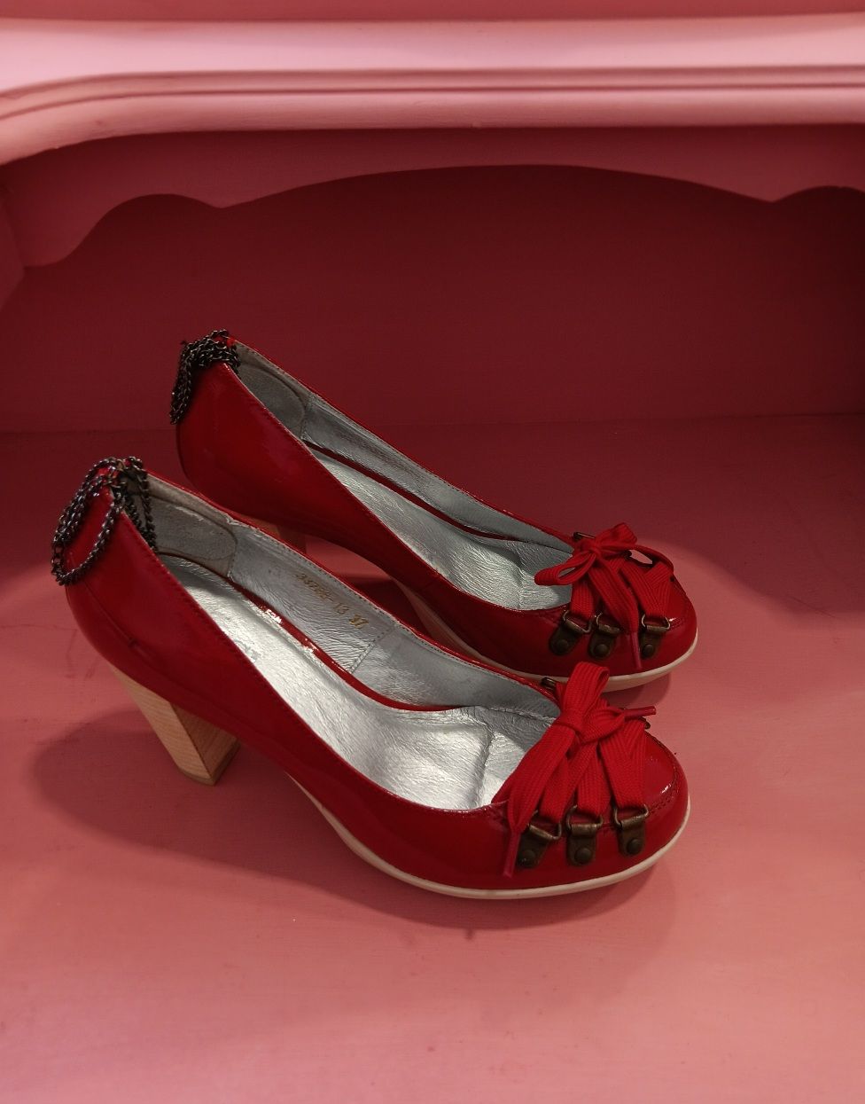 Covi's Shoes Size 37