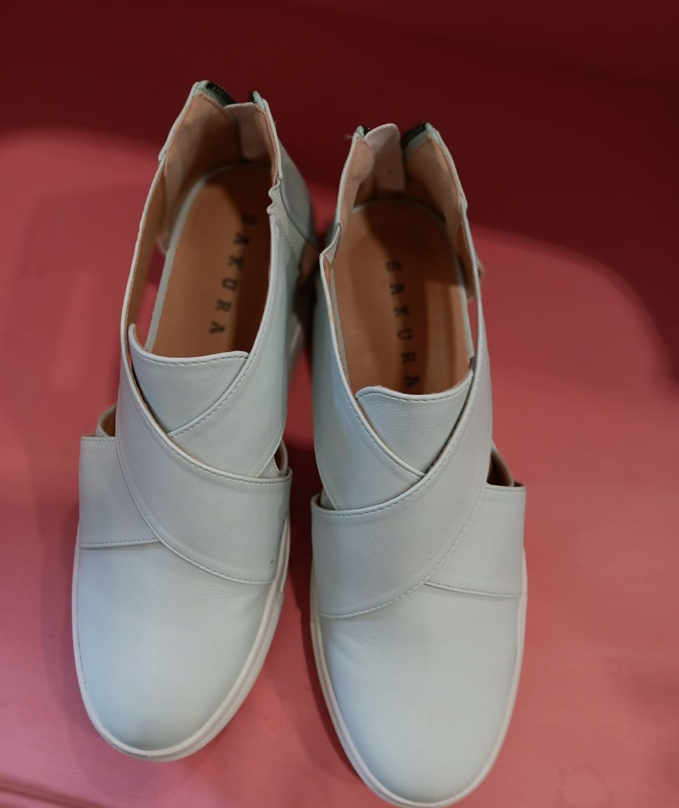 Sakura Gumdop Shoes size 9
